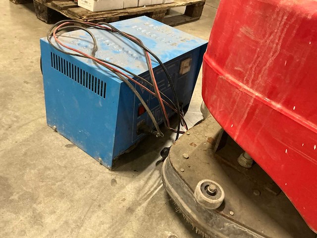 Rcm 682 zelfrijdende veegmachine - afbeelding 7 van  7