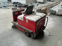Rcm r702 e/5 vloerveegmachine - afbeelding 1 van  3