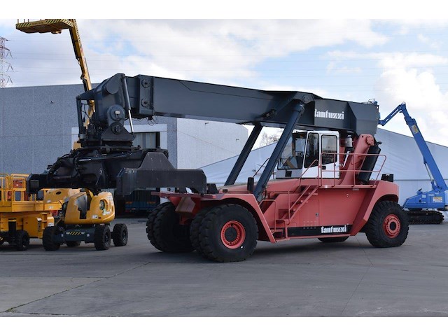 Reachstacker fantuzzi spreader 20/40 diesel 45000kg - afbeelding 1 van  1