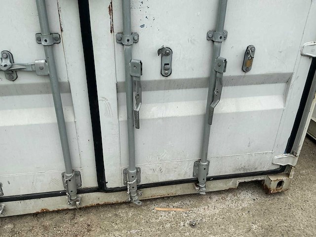 Real zeecontainer / werfcontainer 20ft - afbeelding 4 van  9