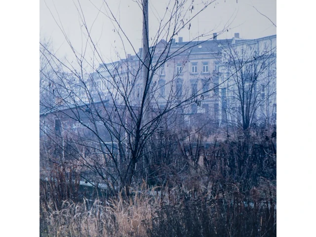 Rebecca wilton (1979), 'bahnhof', 2006, n° 3/3, digital print 120 x 180 cm. (47.24 x 70.87 in.), frame: 125 x 185 cm. (49.21 x 72.82 in.) - afbeelding 5 van  6