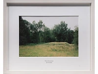 Rebecca wilton (1979), three landscapes (neperstorf - christinenfeld - neues herrenhaus), 2010, c-print, n° 2/5 21.5 x 28.5 cm. (8.46 x 11.22 in.), frame: 27 x 33.5 cm. (10.63 x 13.18 in.) - afbeelding 6 van  9