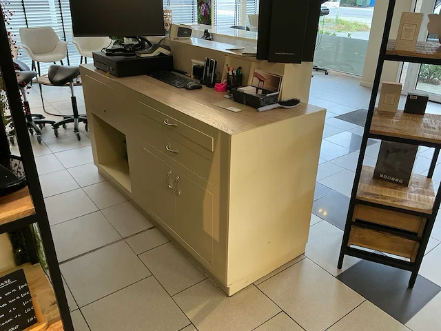 Receptiebalie / kassabalie met opbergruimte en werkblad - afbeelding 1 van  3