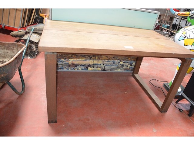 Rechthoekige houten bureeltafel ikea afm. 140x85 , schilderij ikea afm. 130x80 (8,12) - afbeelding 1 van  9