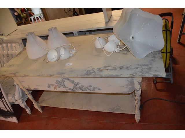 Rechthoekige houten tafel wit geverfd afm. 180x80x80 , 5 hanglampen wit, wanderversiering - afbeelding 12 van  12