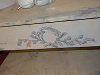 Rechthoekige houten tafel wit geverfd afm. 180x80x80 , 5 hanglampen wit, wanderversiering - afbeelding 2 van  12
