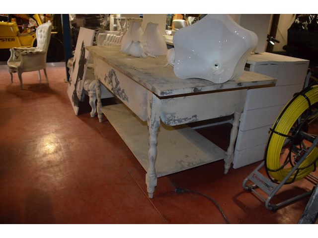 Rechthoekige houten tafel wit geverfd afm. 180x80x80 , 5 hanglampen wit, wanderversiering - afbeelding 11 van  12