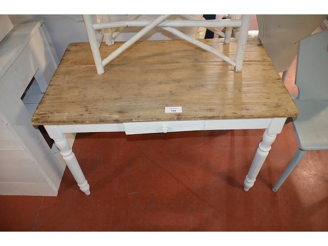 Rechthoekige houten tafel wit met houten blad afm. 115x66x73, wit houten bankje afm. 79x34x40, wit houten stoel - afbeelding 4 van  9