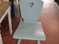 Rechthoekige houten tafel wit met houten blad afm. 115x66x73, wit houten bankje afm. 79x34x40, wit houten stoel - afbeelding 8 van  9
