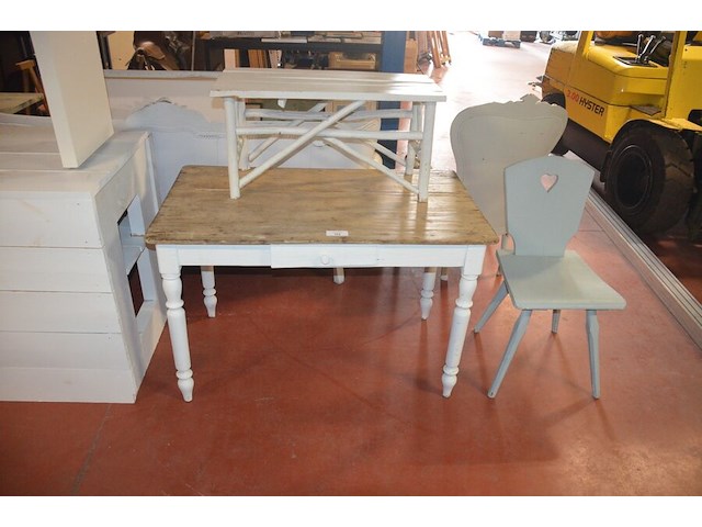 Rechthoekige houten tafel wit met houten blad afm. 115x66x73, wit houten bankje afm. 79x34x40, wit houten stoel - afbeelding 1 van  9