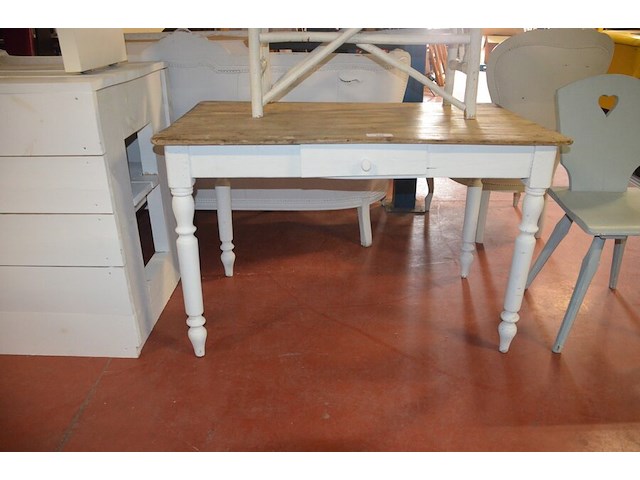 Rechthoekige houten tafel wit met houten blad afm. 115x66x73, wit houten bankje afm. 79x34x40, wit houten stoel - afbeelding 2 van  9