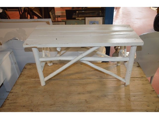 Rechthoekige houten tafel wit met houten blad afm. 115x66x73, wit houten bankje afm. 79x34x40, wit houten stoel - afbeelding 6 van  9