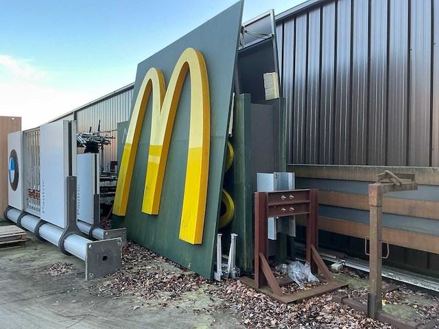 Reclamebord mcdonalds (2x) - afbeelding 1 van  6