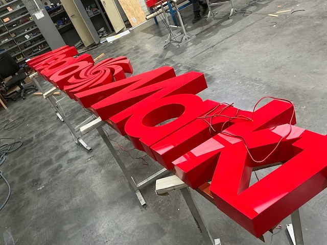 Reclamelogo voorstellende media markt (2x) - afbeelding 2 van  5