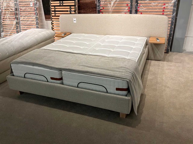 Recor bed elektrisch - afbeelding 1 van  4