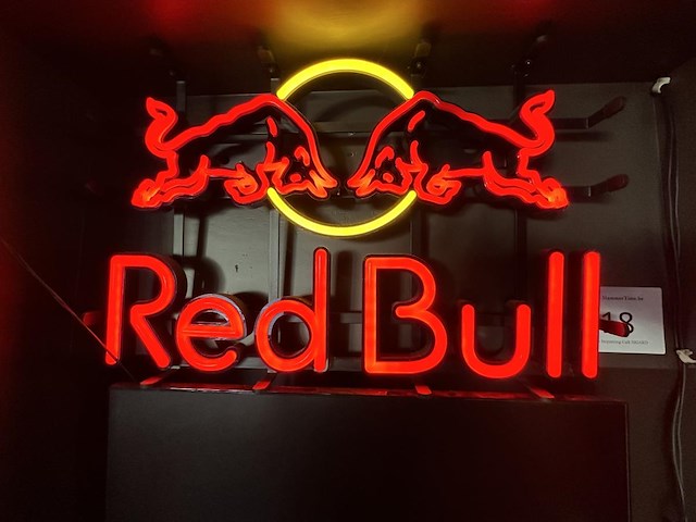 Red bull lichtreclame + reclamepaneel - afbeelding 1 van  1