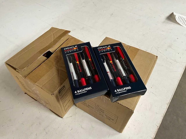 Red bull racing max verstappen set balpennen 4 stuks (23x) - afbeelding 4 van  4