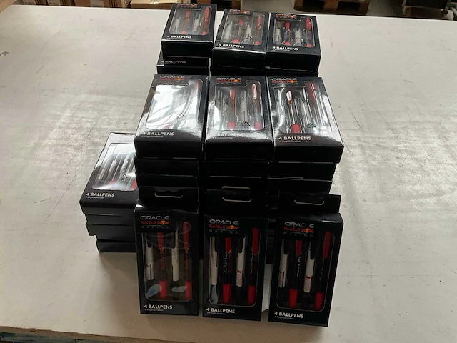 Red bull racing max verstappen set balpennen 4 stuks (65x) - afbeelding 2 van  4