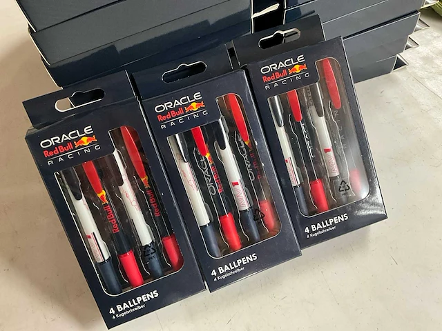 Red bull racing max verstappen set balpennen 4 stuks (65x) - afbeelding 3 van  4