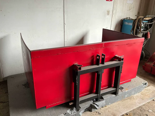 Red farm benette met driepuntskoppeling andere landbouwmachines - afbeelding 3 van  5