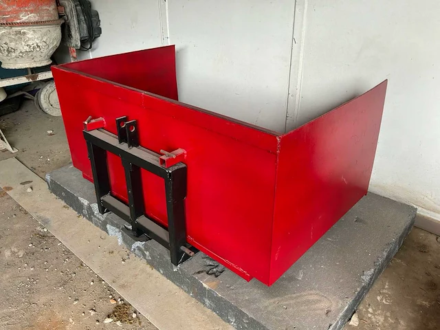 Red farm benette met driepuntskoppeling andere landbouwmachines - afbeelding 1 van  5