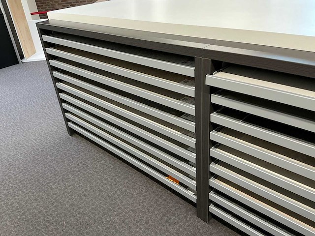 Redec presentatiemeubel - afbeelding 10 van  11