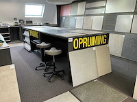 Redec tafel + presentatiemeubels