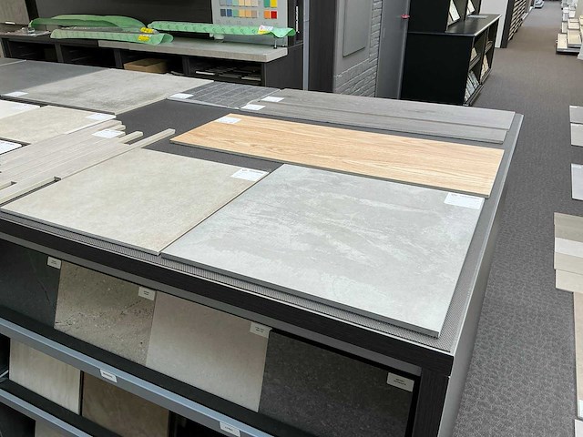 Redec tafel + presentatiemeubels - afbeelding 5 van  19