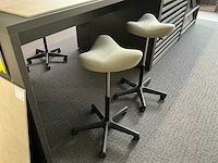 Redec tafel + presentatiemeubels - afbeelding 16 van  19