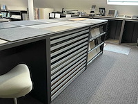 Redec tafel + presentatiemeubels - afbeelding 17 van  19