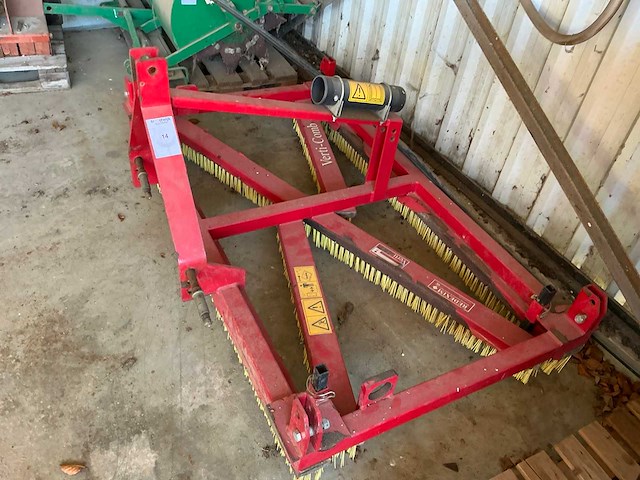 Redexim verti-comb vc1800 gedragen kunstgras borstelapparaat - afbeelding 2 van  2