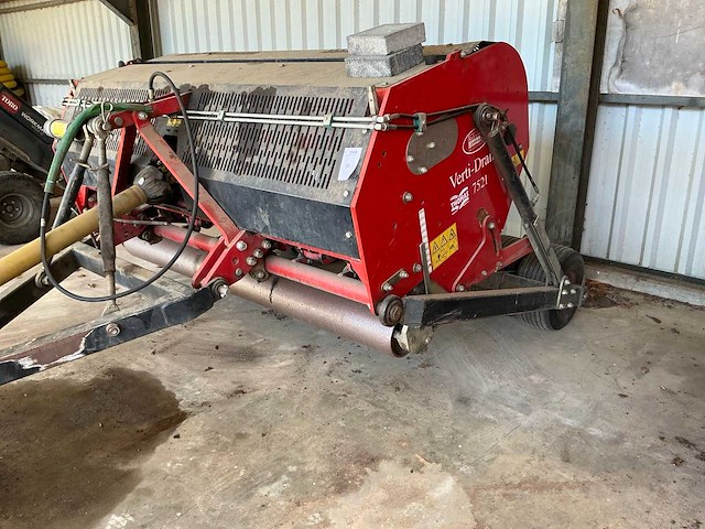 Redexim verti-drain 7521 getrokken grondbeluchter - afbeelding 2 van  3