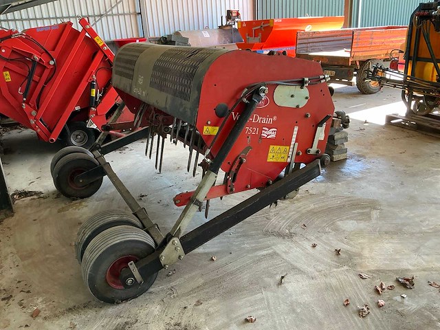 Redexim verti-drain 7521 getrokken grondbeluchter - afbeelding 3 van  3