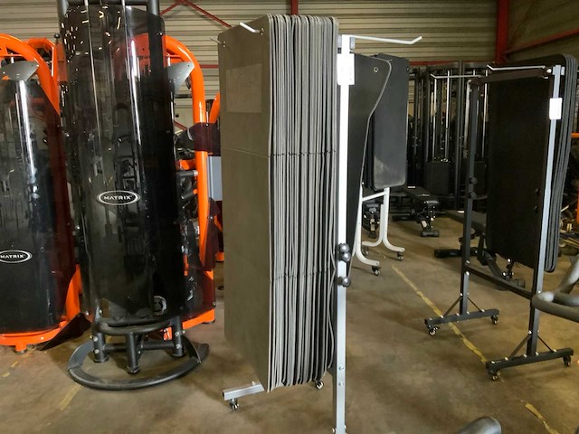 Reebok matten met rek 33 stuks krachtstation - afbeelding 1 van  5