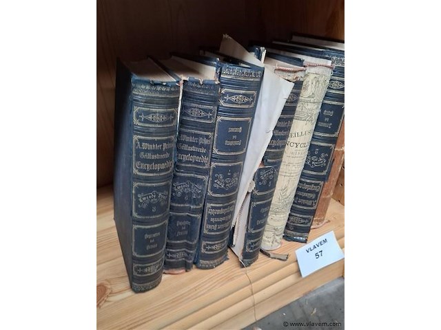 Reeks antieke boeken - afbeelding 1 van  3