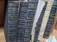 Reeks antieke boeken - afbeelding 1 van  3