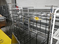 Reeks chromé kledijrekken