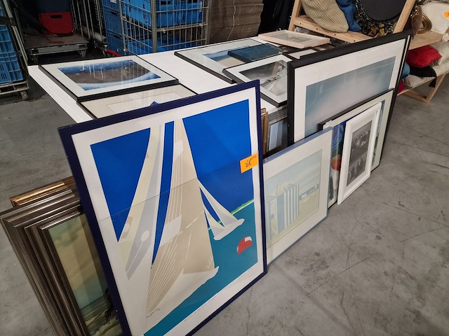 Reeks kaders met foto's en schilderijen, thema 'zee' en 'garnaalvissers' - afbeelding 1 van  21