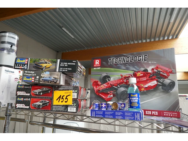 Reeks modelbouw auto's - afbeelding 1 van  4
