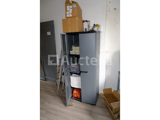 Ref: kavel 1003 - alle inhoud van een kamer - diverse voorwerpen - afbeelding 1 van  7