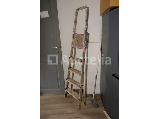 Ref: kavel 1003 - alle inhoud van een kamer - diverse voorwerpen - afbeelding 5 van  7