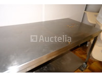 Ref: lot 100 - roestvrijstalen tafels - afbeelding 1 van  4