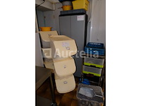 Ref: lot 103 - bakkerijkeukengerei en wandconsoles