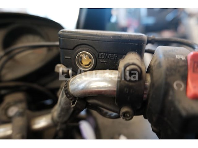 Ref: (lot 11) - motorfiets (inbeslagname op straat) honda deauville 650 - afbeelding 3 van  27