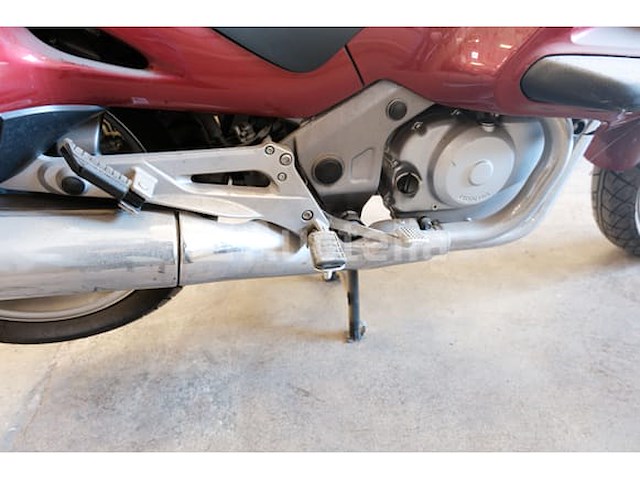 Ref: (lot 11) - motorfiets (inbeslagname op straat) honda deauville 650 - afbeelding 27 van  27