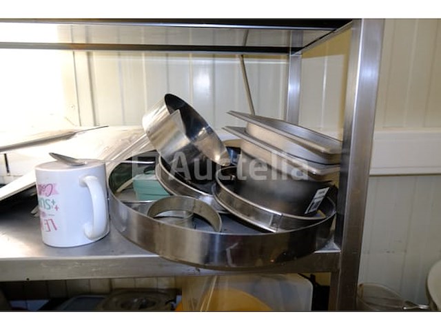 Ref: lot 113 - roestvrijstalen tafels met inhoud - afbeelding 2 van  11