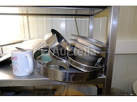 Ref: lot 113 - roestvrijstalen tafels met inhoud - afbeelding 2 van  11