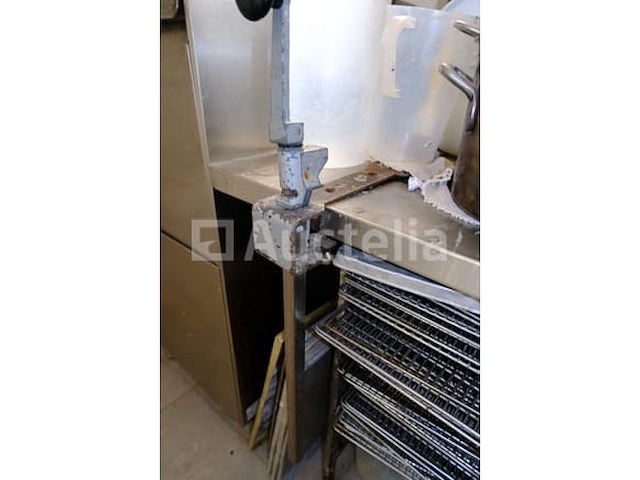 Ref: lot 113 - roestvrijstalen tafels met inhoud - afbeelding 3 van  11