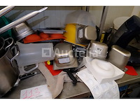 Ref: lot 113 - roestvrijstalen tafels met inhoud - afbeelding 4 van  11