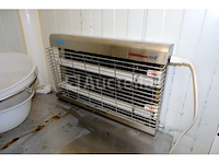 Ref: lot 113 - roestvrijstalen tafels met inhoud - afbeelding 7 van  11